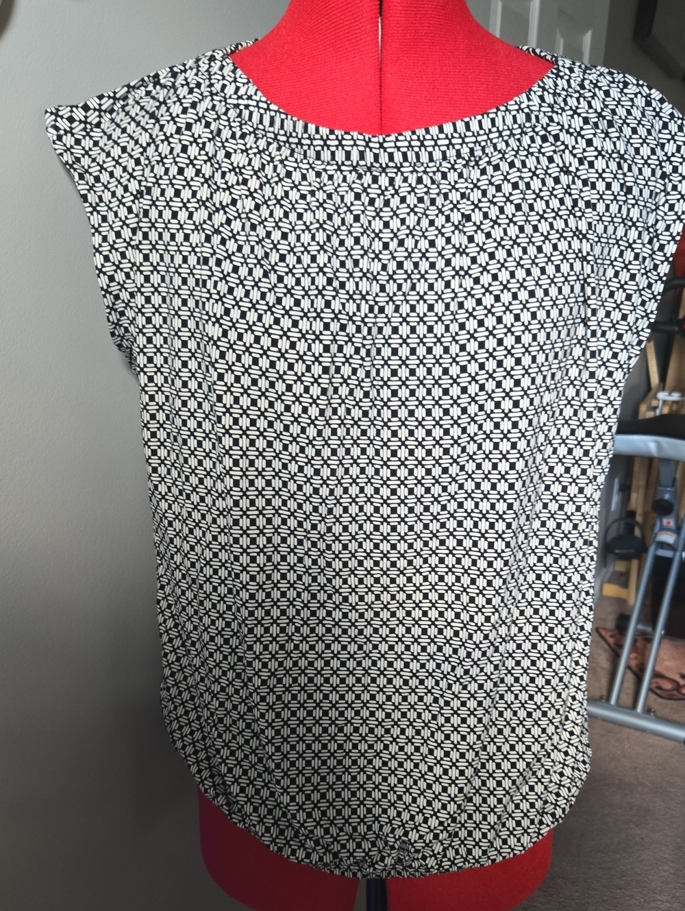 LOFT Black and White Geometric Cap-Sleeve Blouse